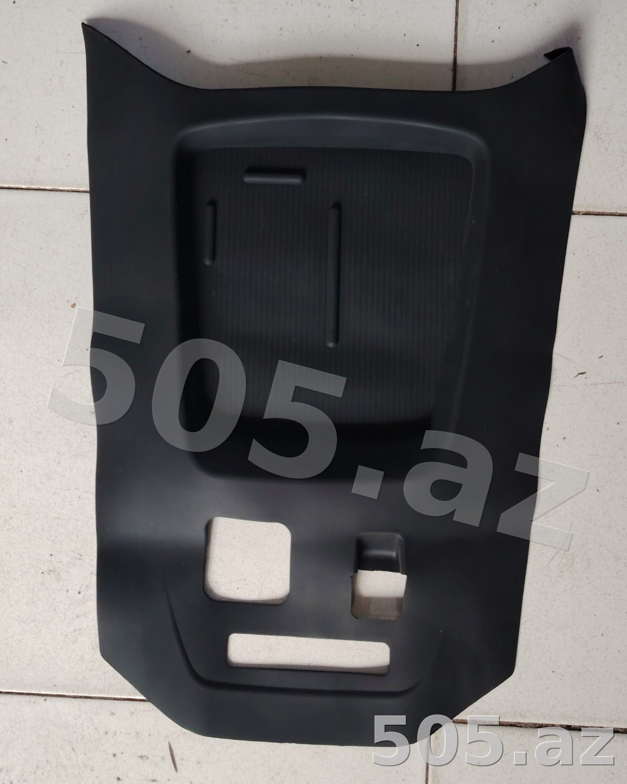Changan A05 2024 model üçün simsiz şarj yerinin bütöv rezini